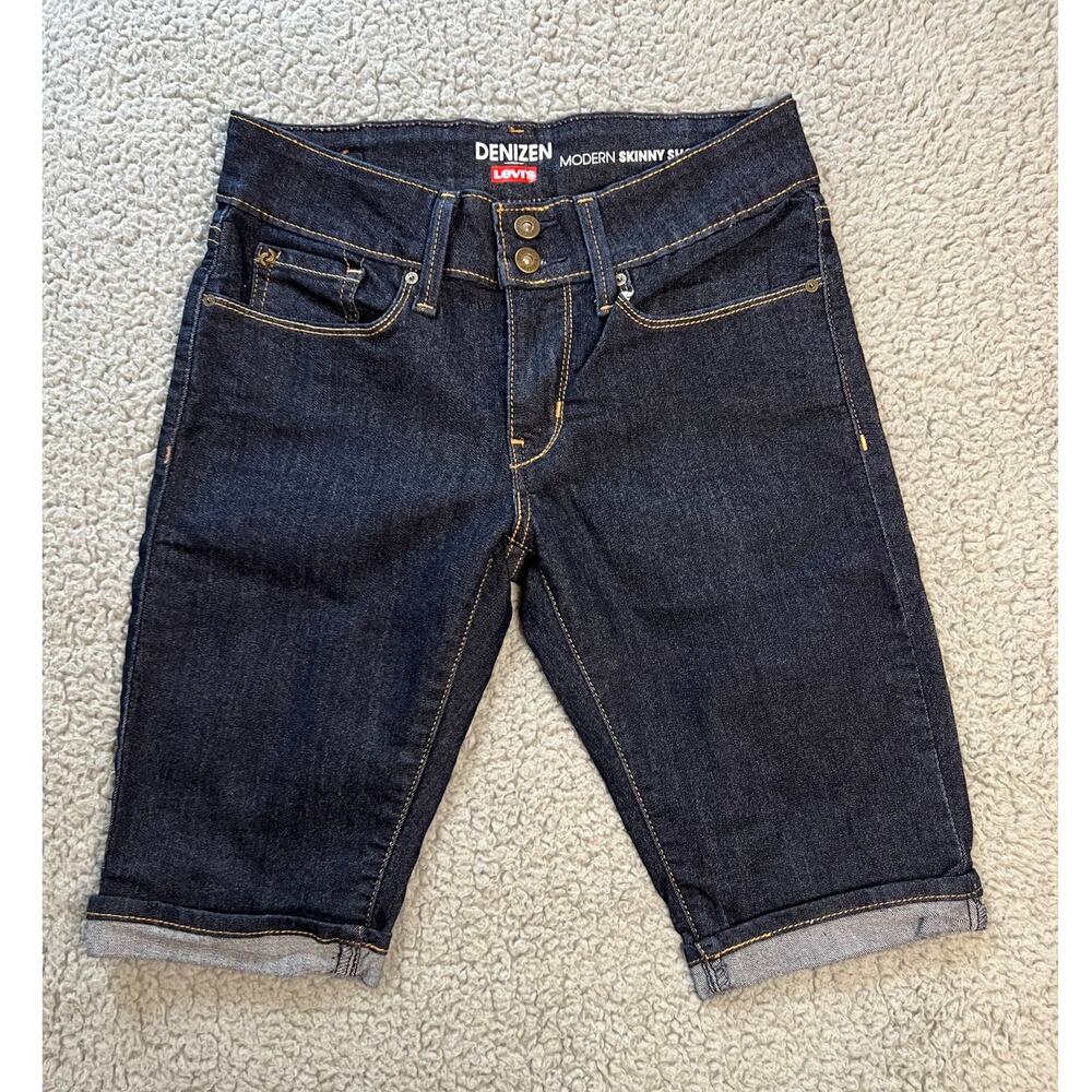 These are Levi's Denizen Modern Skinny Bermuda Shorts Size 4 (B20382)